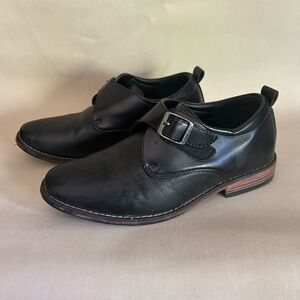 Tahari Boys Men’s Black Leather Oxford 
Size 6